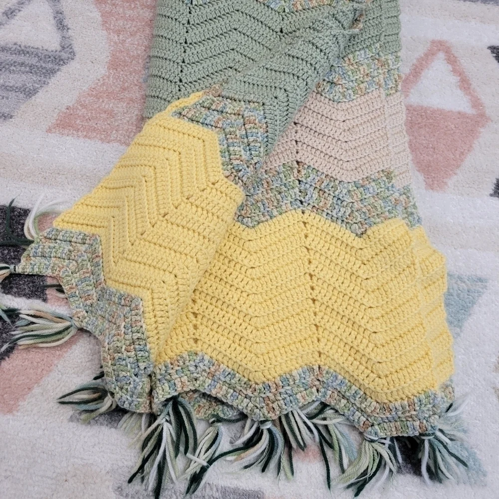 HANDKNIT Chevron stripe Crochet Lap Blanket 48 x 62